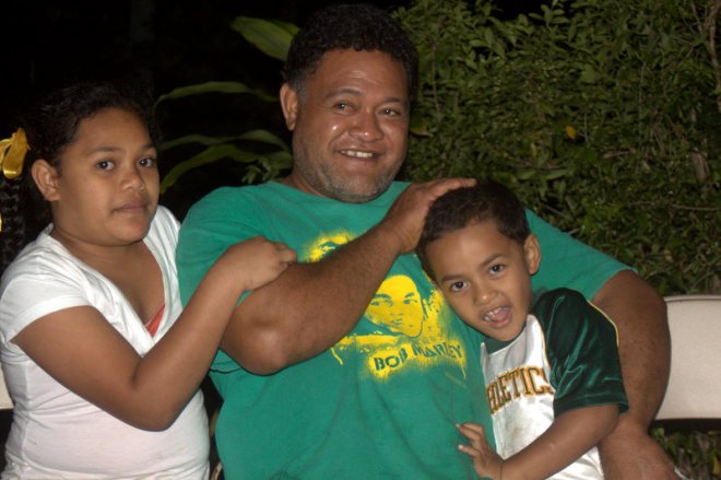 Sateki with children